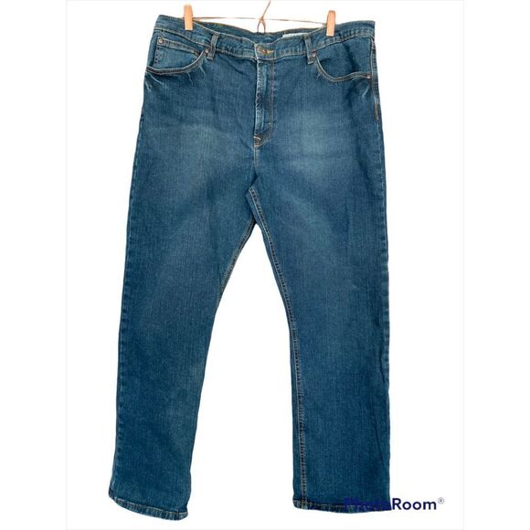 Wrangler Straight Fit Medium Wash Denim Jeans - Picture 1 of 10
